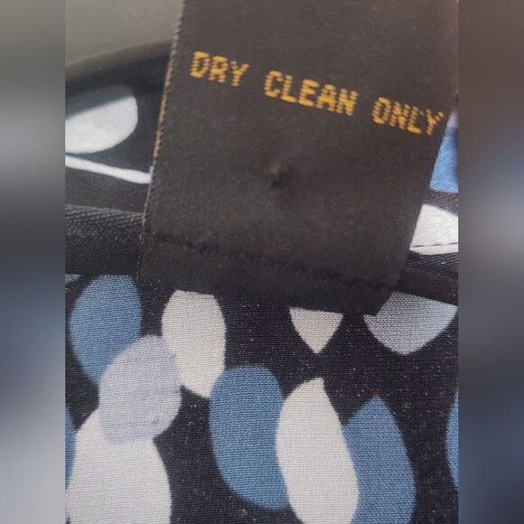 Grace DaneLewis 8 BlackBlue 96%SILK FloralPrint Lsl ButtonsUp Women ShirtBlouse - Picture 3 of 7